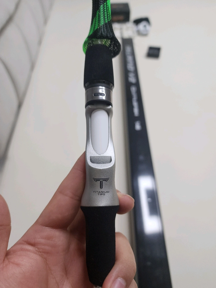 아일랜드 V2 146 + 도요 우라노G4 화이트 도색 5점 좌핸 팝니다 이미지
