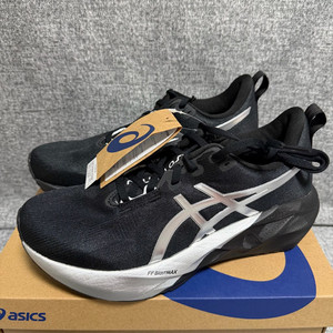 (새상품 정품) 아식스 노바블라스트 5 러닝화 런닝화 운동화 플래티넘 블랙 255