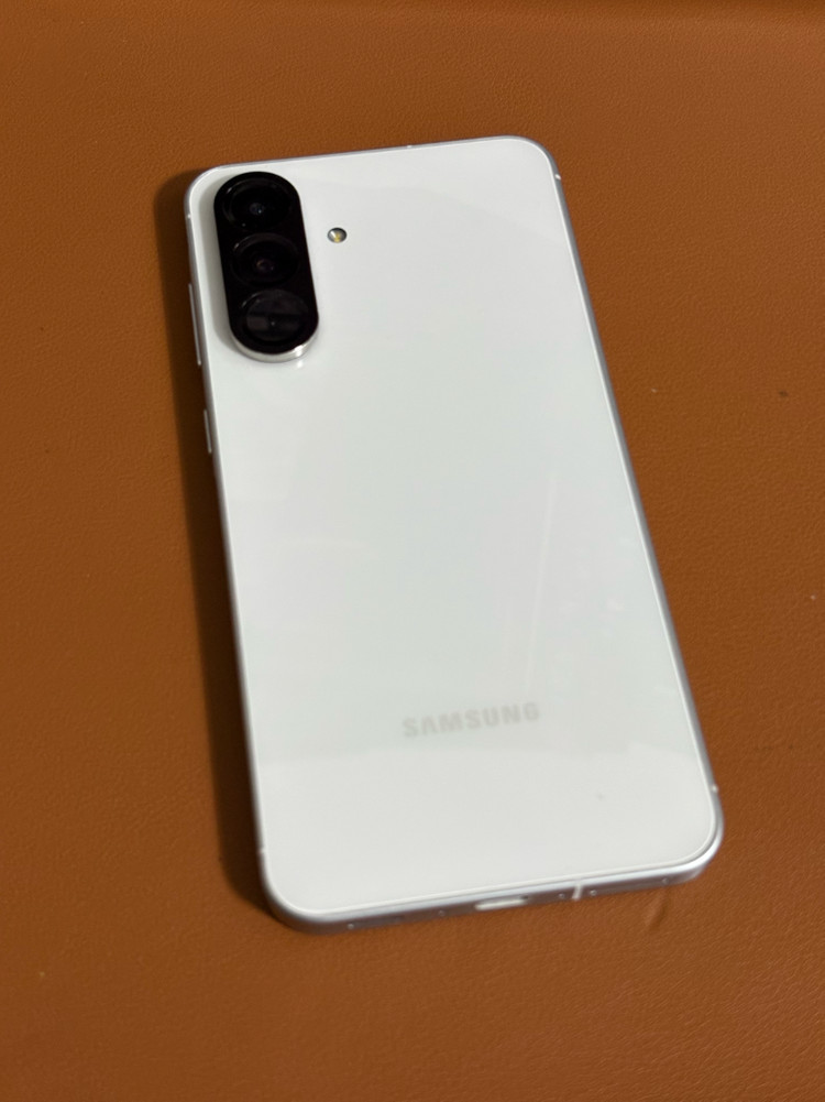 삼성 갤럭시 퀀텀6 128gb 정상해지--2