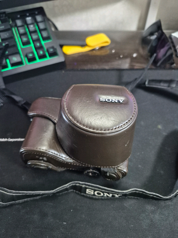 소니 NEX-5R 미러리스 카메라 + 35mm f1.8 카페렌즈 팝니다--7