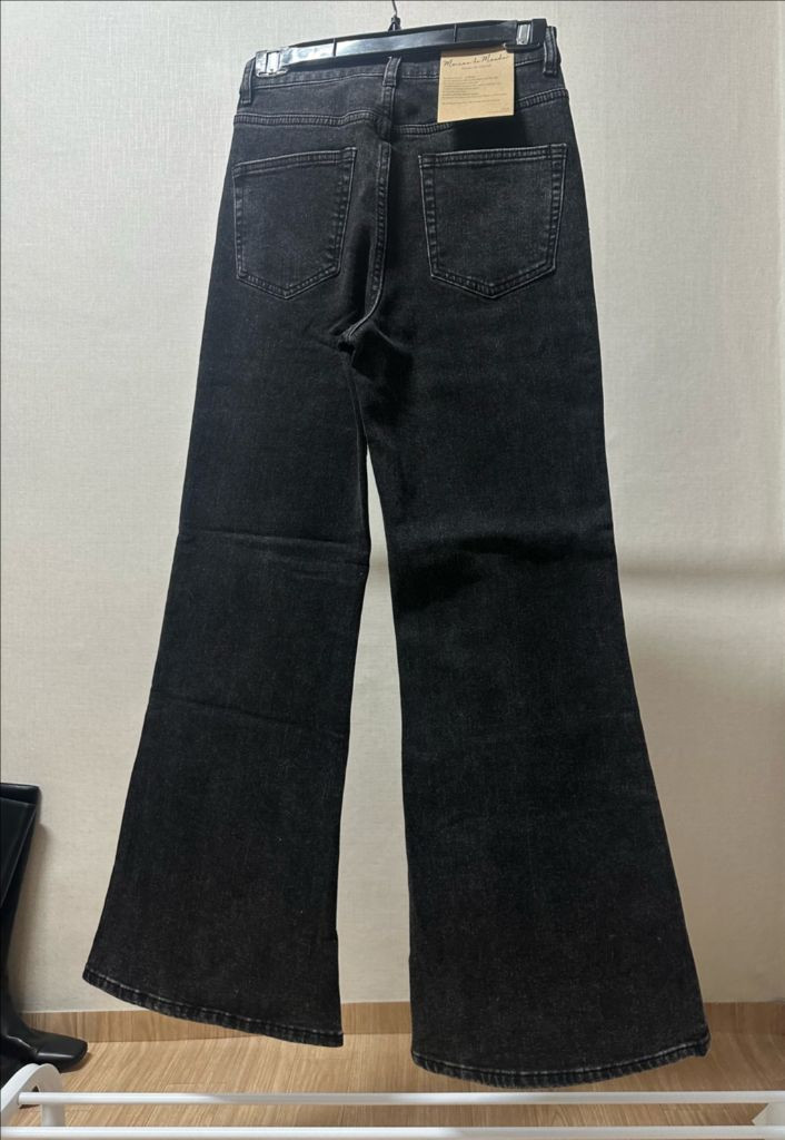 (새상품) 메종드몽드 블랙 부츠컷 데님 청바지--2