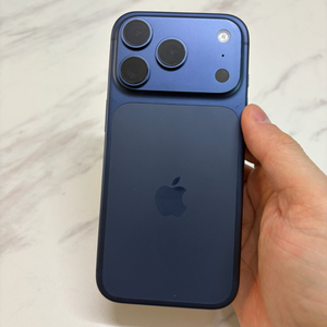 아이폰17프로 256기가 네이비 자급제 팝니다