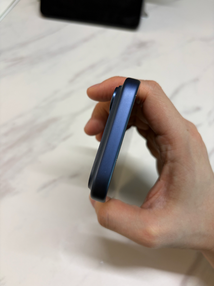 아이폰17프로 256기가 네이비 자급제 팝니다--3