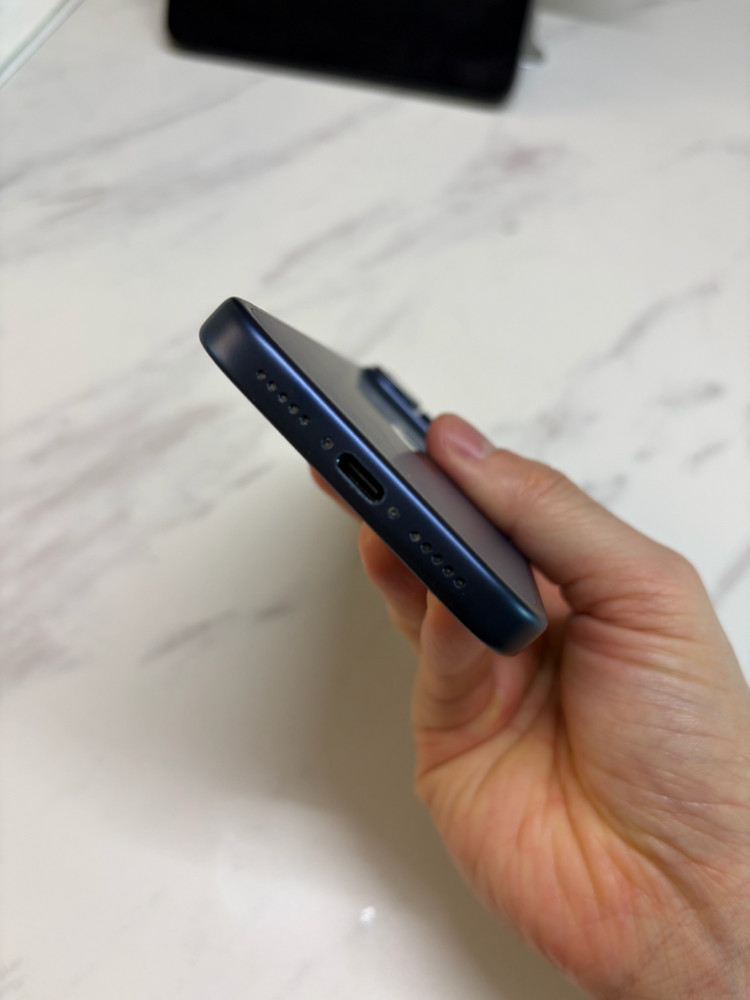 아이폰17프로 256기가 네이비 자급제 팝니다--5