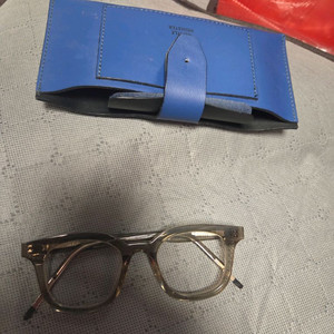 젠틀몬스터 정품 딜레이크 카키 그레이 클리어 안경테 이미지