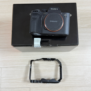 소니 A7M4 풀박스 + SmallRig 케이지 포함 판매 합니다