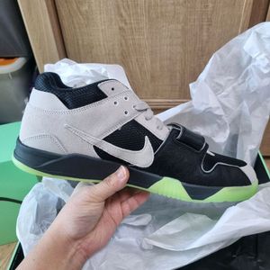 나이키 조던 x 트래비스 스캇 x 체이스 B 점프맨 잭 TR 블랙 나이트 실버 305