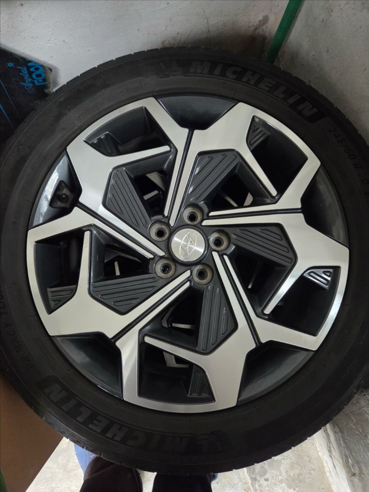 펠리세이드 20인치 캘리그라피 휠 판매합니다. 이미지