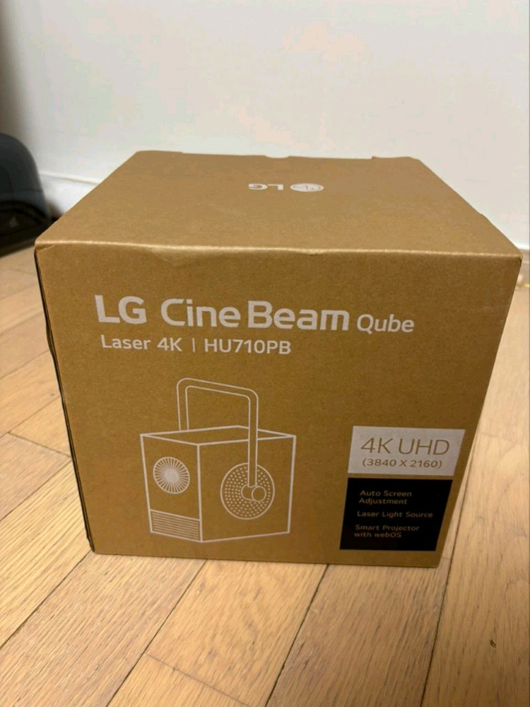 LG 시네빔 HU710PB 미개봉 팝니다--1