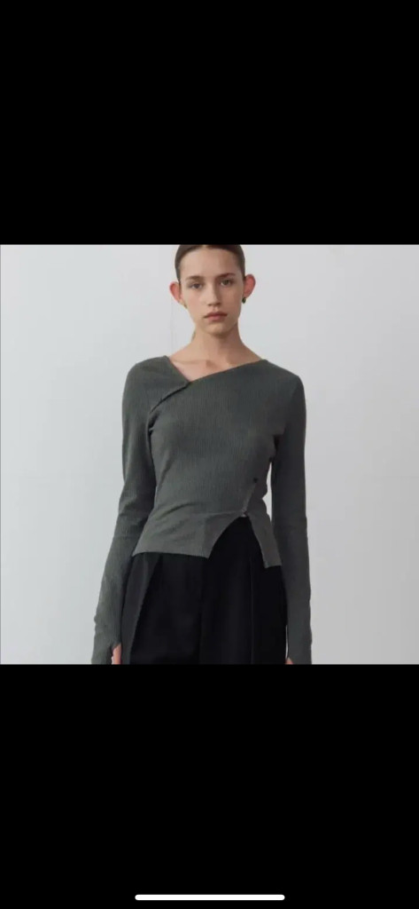 Jsny 컷아웃 사선 트임 니트 s 오마이걸 아린 착용--1