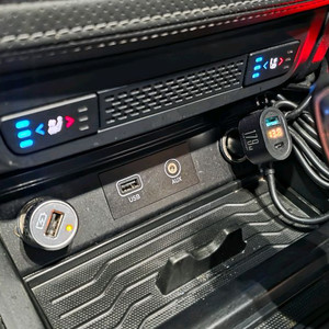 더뉴렉스턴스포츠 21년식 4wd 세미캠핑카