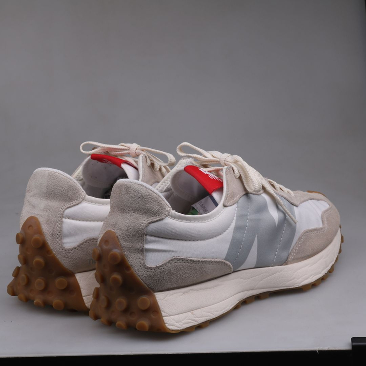 뉴발란스 327 판매합니다.(280)6311--4