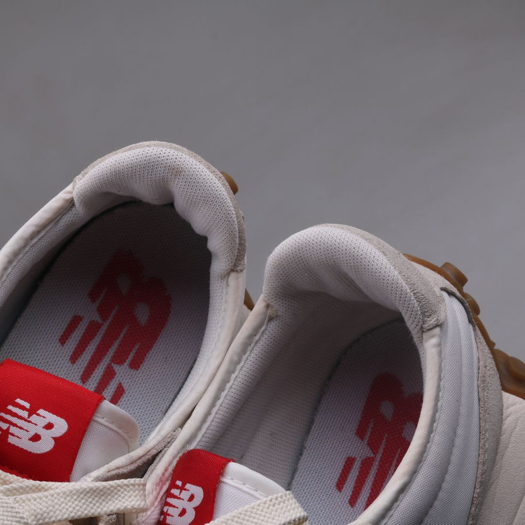 뉴발란스 327 판매합니다.(280)6311--7