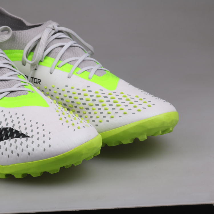 아디다스 프레데터 풋살화 판매합니다.(270)6311--1