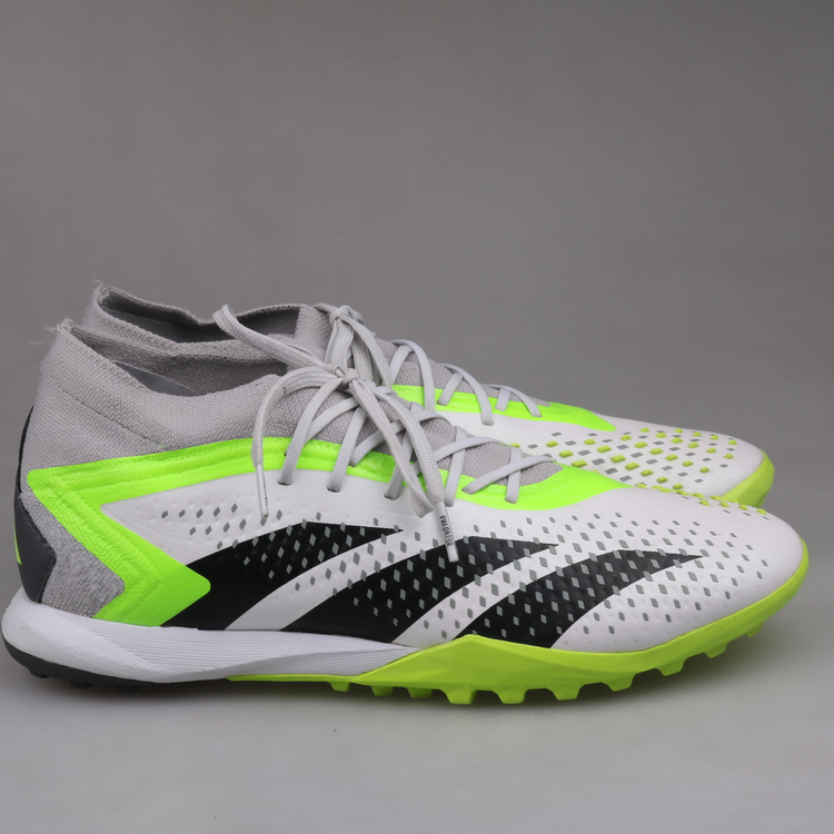 아디다스 프레데터 풋살화 판매합니다.(270)6311--3