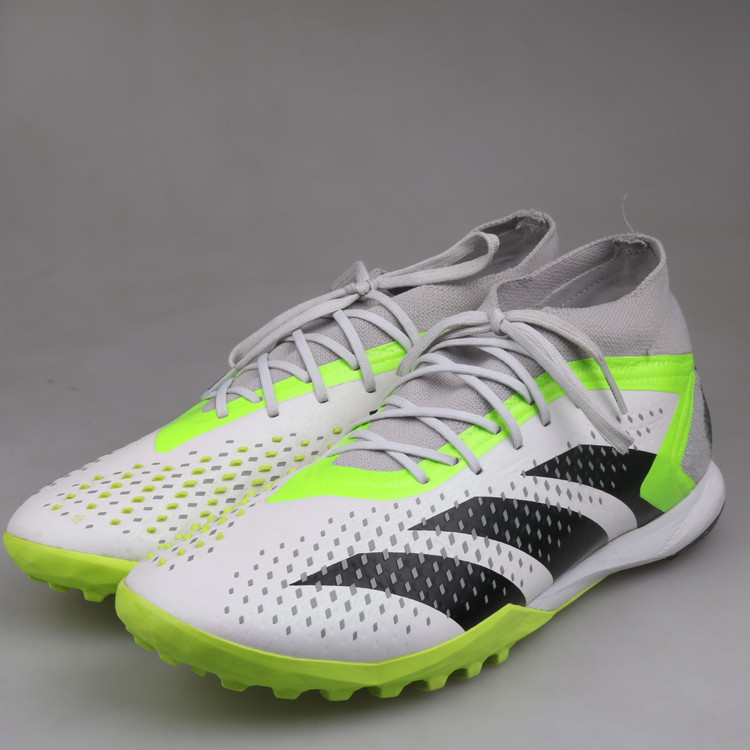 아디다스 프레데터 풋살화 판매합니다.(270)6311--6