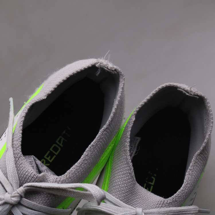 아디다스 프레데터 풋살화 판매합니다.(270)6311--7