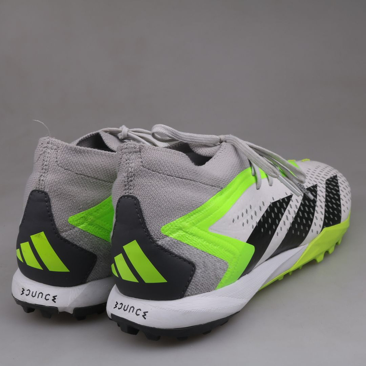 아디다스 프레데터 풋살화 판매합니다.(270)6311--4