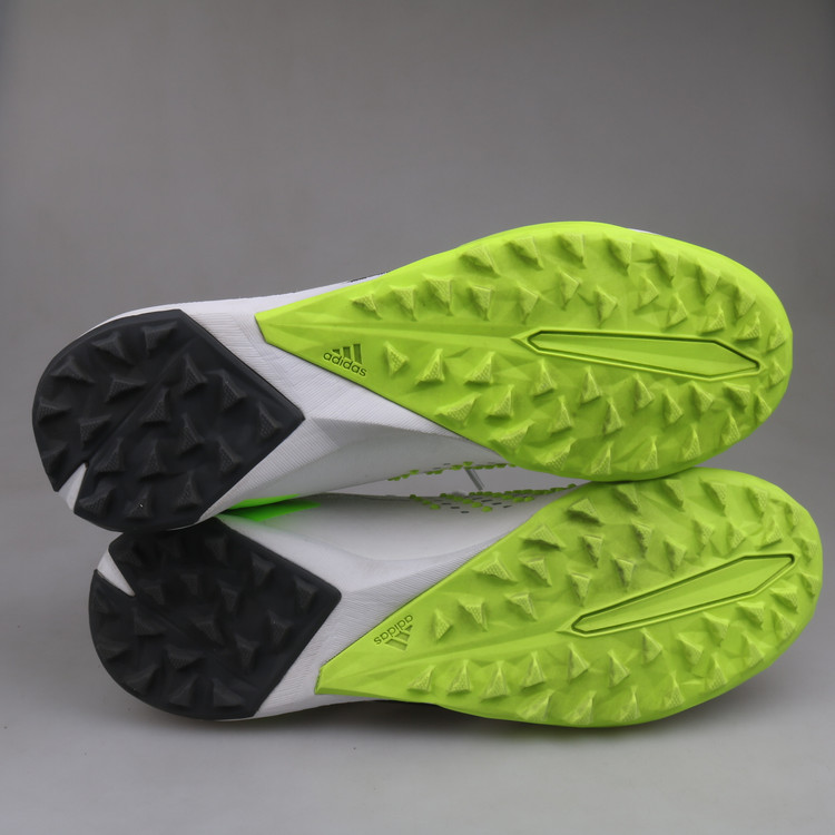 아디다스 프레데터 풋살화 판매합니다.(270)6311--9