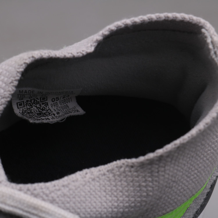 아디다스 프레데터 풋살화 판매합니다.(270)6311--8