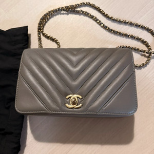 샤넬 퀼팅 체인백 미듐