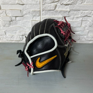 나이키 DIAMOND READY 투수 & 올라운드 야구 글러브