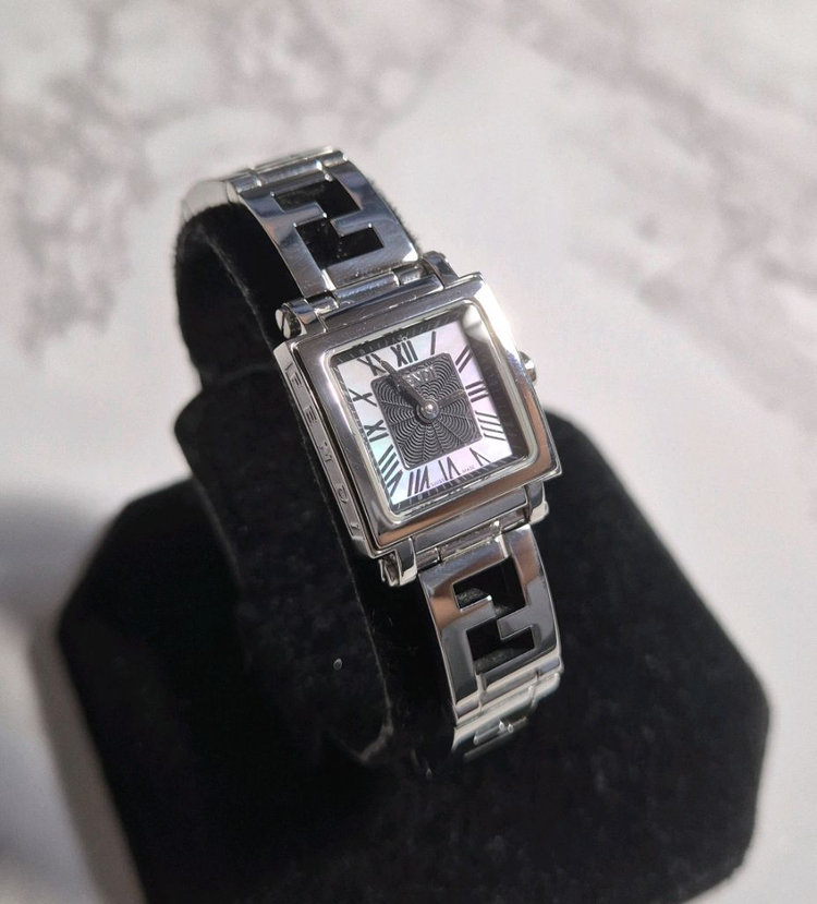 펜디 자개다이얼 팔찌시계--1