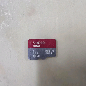 샌디스크 룰트라 A1 1TB 팝니다. 정품 스티커 붙어 있습니다.