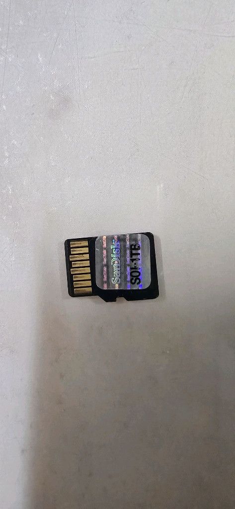 샌디스크 룰트라 A1 1TB 팝니다. 정품 스티커 붙어 있습니다.--1