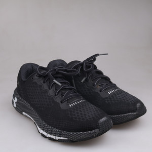 언더아머 마키나2 런닝화 판매합니다.(240)3611