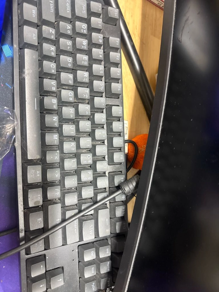 컴퓨터 모니터, 로지텍 G703 마우스, 키보드 이미지