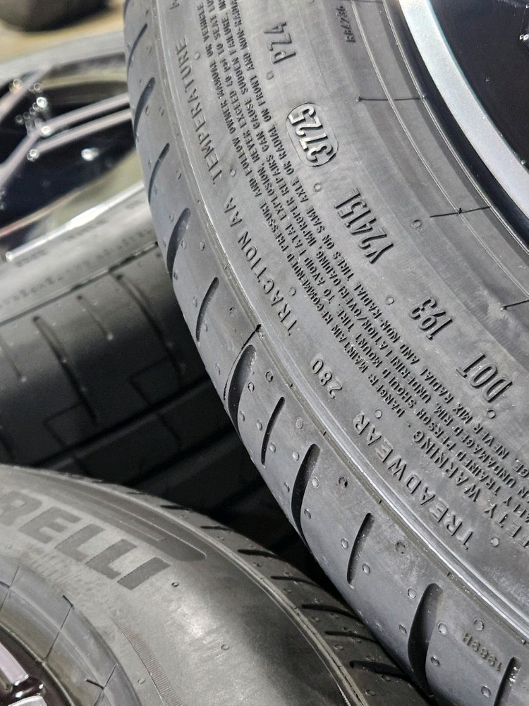 벤츠 AMG 19인치 W214 중고 휠 타이어 세트 팝니다 이미지