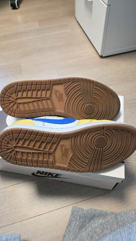 나이키 조던1 트래비스 스캇 로우 카나리--4