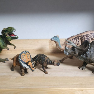 백악기 공룡 피규어