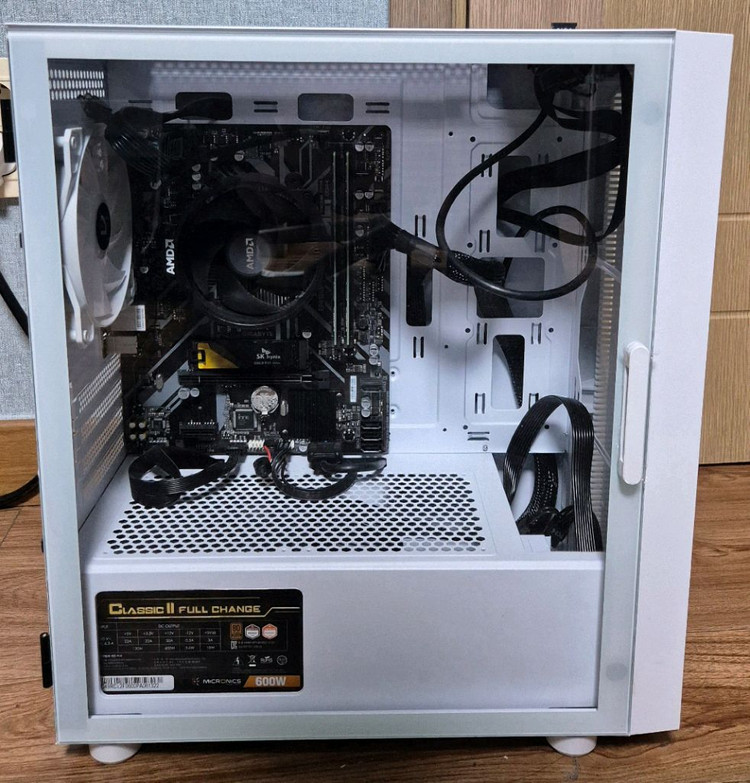 5600G, 삼성 3200 램 16기가, P31 데스크탑(컴퓨터 본체) + 모니터--1