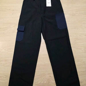띠어리 개버딘 릴랙스드 카고 팬츠 32 블랙 정가 44만원