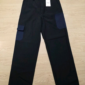 띠어리 개버딘 릴랙스드 카고 팬츠 32 블랙 정가 44만원