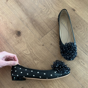 케이트 스페이드 코사지 도트 플랫슈즈