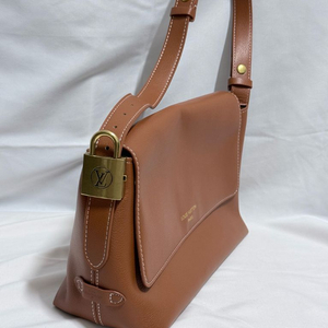 더스트 새상품> 언락 숄더 가방