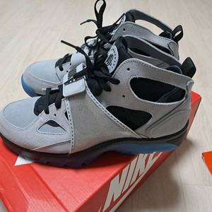 나이키 에어트레이너 허라치 285사이즈