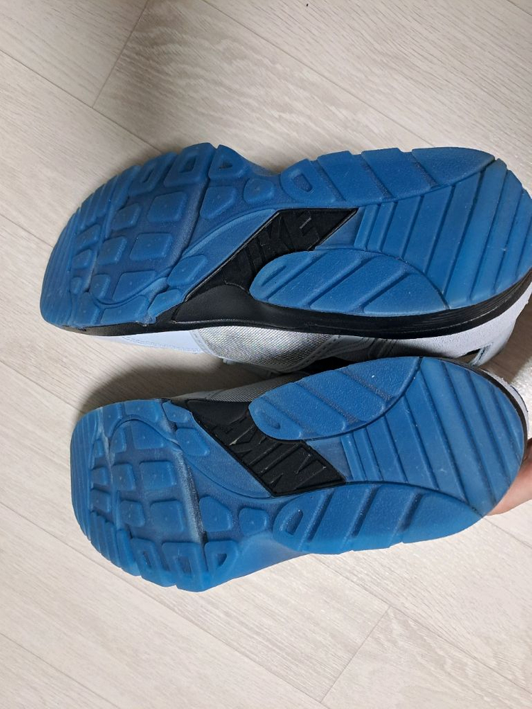 나이키 에어트레이너 허라치 285사이즈--2