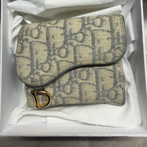 디올 새들 카드지갑 급처