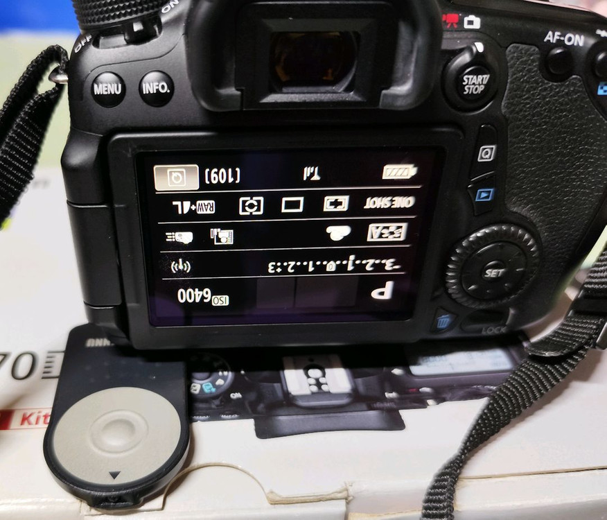 민트급 캐논70D 번들킷 이미지