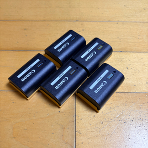 캐논 LP-E6P 정품 배터리 (민트급) 판매합니다