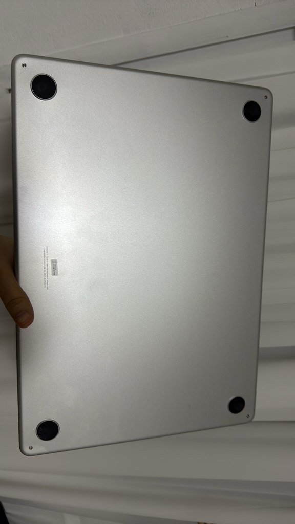 맥북 에어 15 M4 (16GB / 256GB) 실버 판매합니다--10