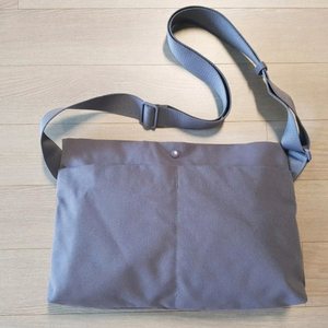 cos 코스 빅포켓 크로스백