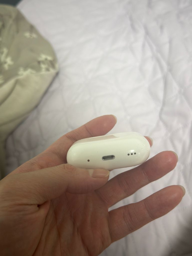 에어팟 프로2 본체 이미지