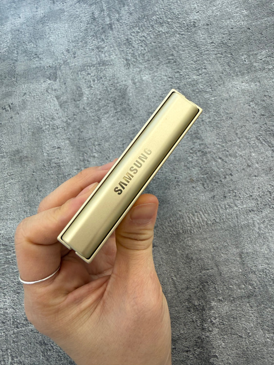 갤럭시 Z플립6 옐러우 256기가 S급--4