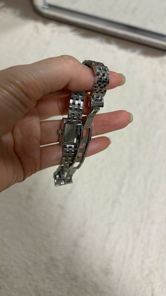 구찌 G프레임 쿼츠 메탈 시계--5