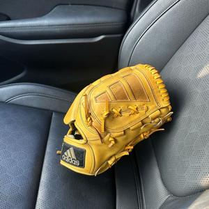 아디다스 프로페셔널 투수용 야구글러브